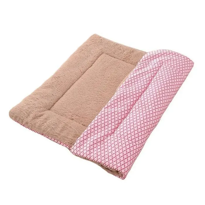 Matelas réversible : côté peluche et côté maille fraîche